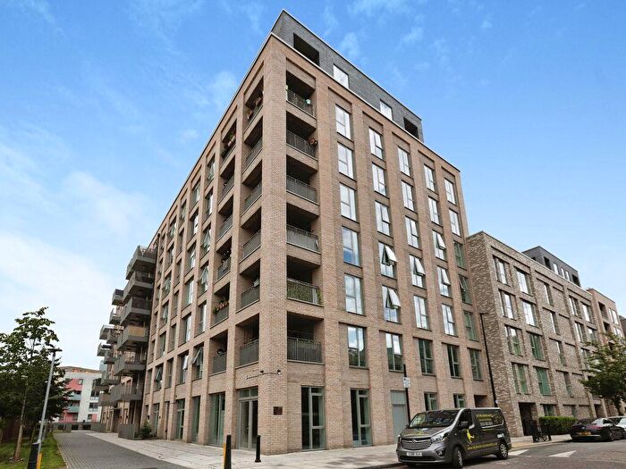 2 Bedroom Apartment To Rent In Thomas Road, E14