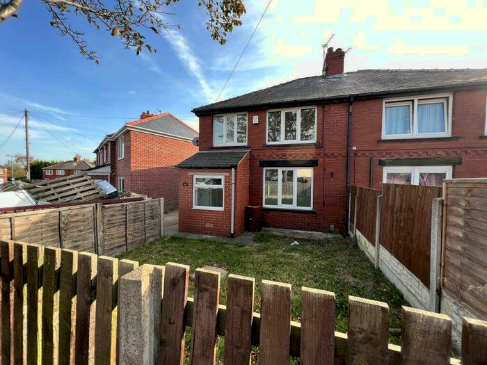 3 Bedroom Semi-Detached House To Rent In Bank End Avenue, Worsbrough, S70