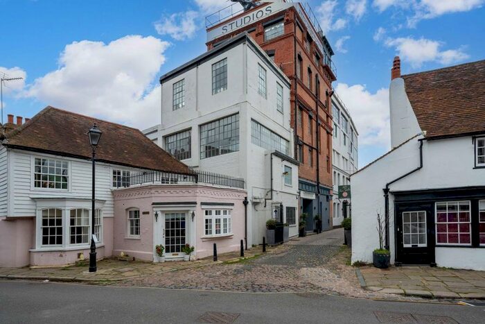 2 Bedroom Flat To Rent In Pages Yard, Church Street, London, W4