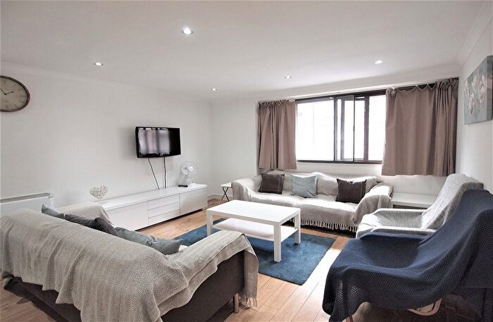 2 Bedroom Flat To Rent In Earls Court Road, Kensington And Chelsea, London, SW5