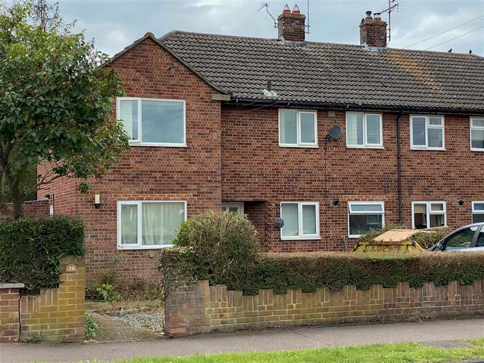 2 Bedroom Flat To Rent In Limes Avenue, Aylesbury, HP21