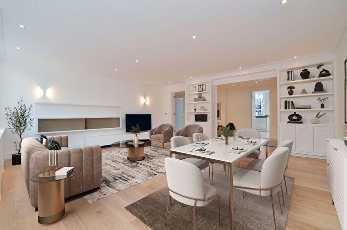 3 Bedroom Flat For Sale In Grosvenor Square, London, W1K