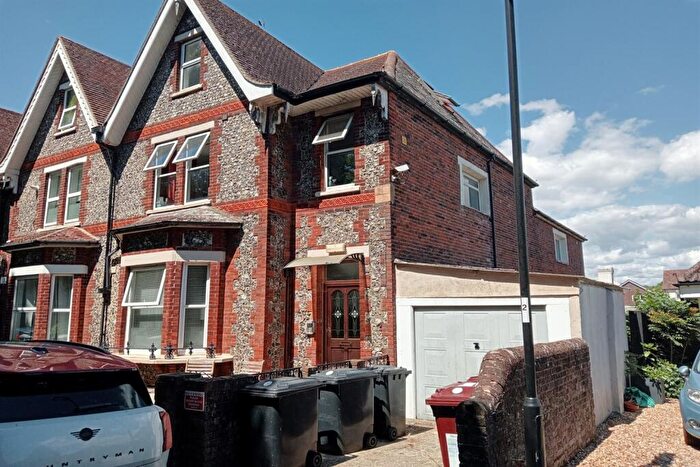 Apartment To Rent In Ettrick Road, Chichester, PO19