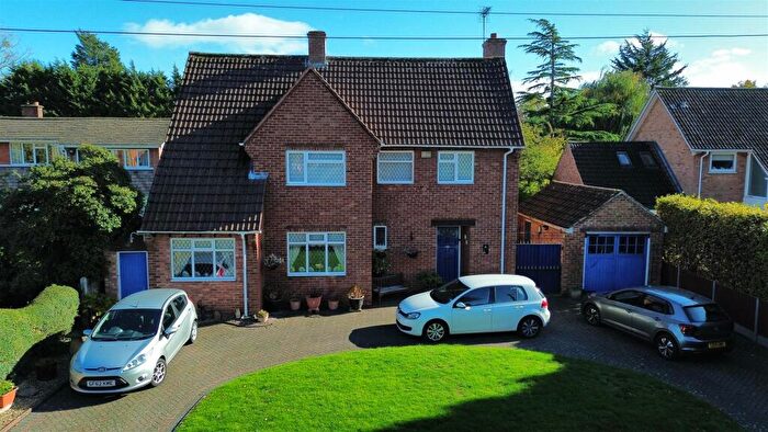4 Bedroom Detached House For Sale In Carisbrooke Road, Hucclecote, GL3