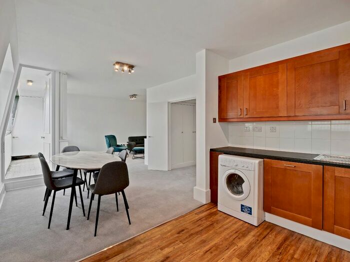 3 Bedroom Flat To Rent In St. James's Square, St. James's, SW1Y