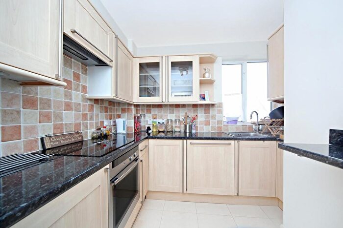 1 Bedroom Flat To Rent In Ormsby Lodge, The Avenue, W4