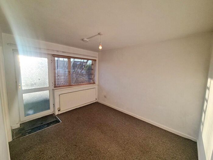 1 Bedroom Flat To Rent In Uppercliff Close, Penarth, CF64