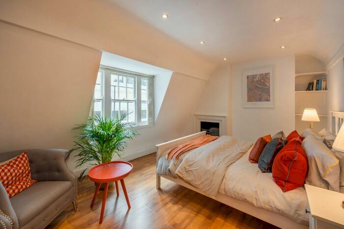 3 Bedroom Flat To Rent In St. Anne's Court, Soho, W1F
