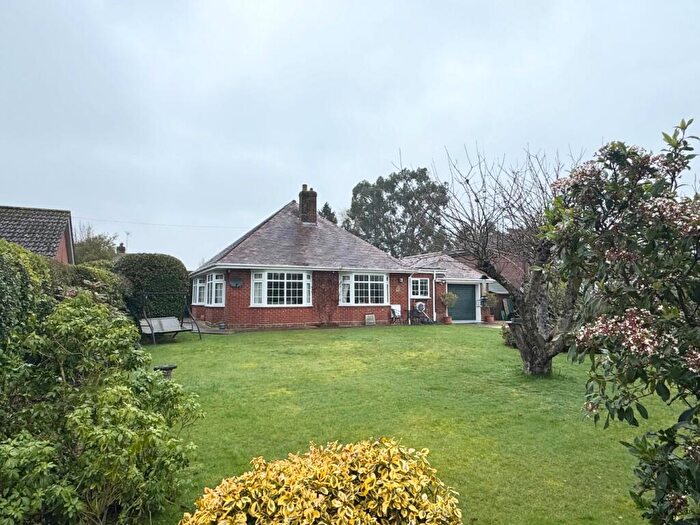 2 Bedroom Detached Bungalow For Sale In Winsor Road, Winsor, Southampton, Hampshire, SO40