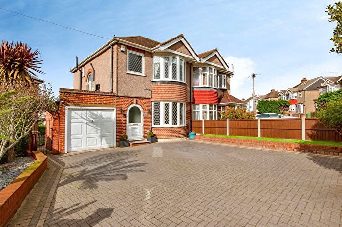 3 Bedroom Semi Detached House For Sale In Lowlands Road, Aveley, South Ockendon, Essex, RM15