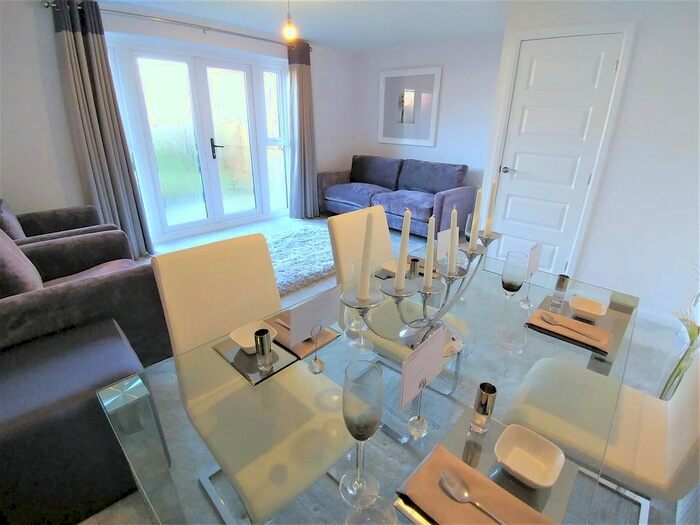 3 Bedroom Semi-Detached House To Rent In Cartwrights Farm Road, Liverpool, L24