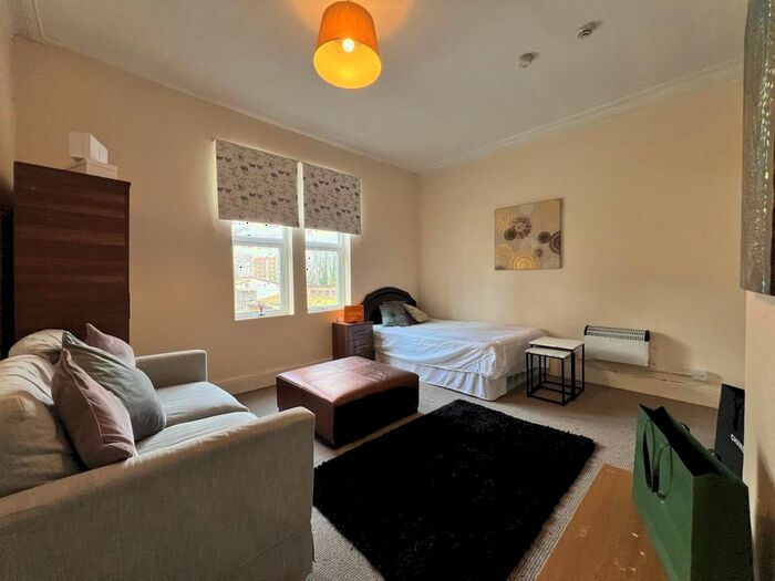 1 Bedroom Flat To Rent In Armley Ridge Road, Armley, LS12