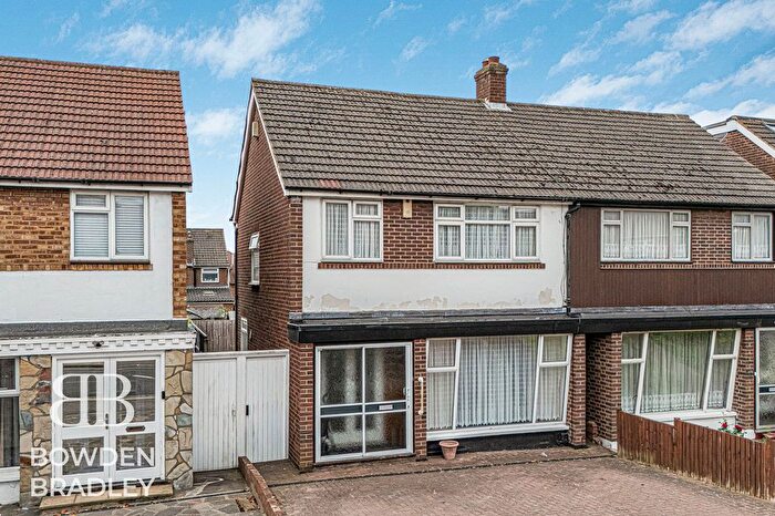 3 Bedroom Semi-detached House For Sale In New North Road, Hainault, IG6
