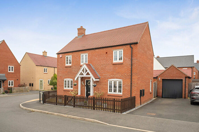 3 Bedroom Detached House For Sale In Fontwell Drive, Towcester, Northamptonshire, NN12