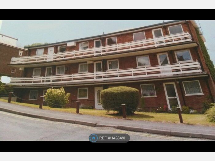 2 Bedroom Flat To Rent In White Hill, Chesham, HP5