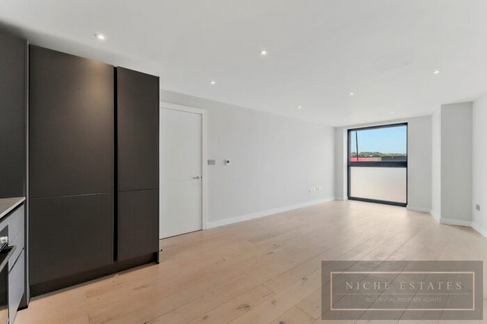 2 Bedroom Flat To Rent In Tottenham Lane, London, N8