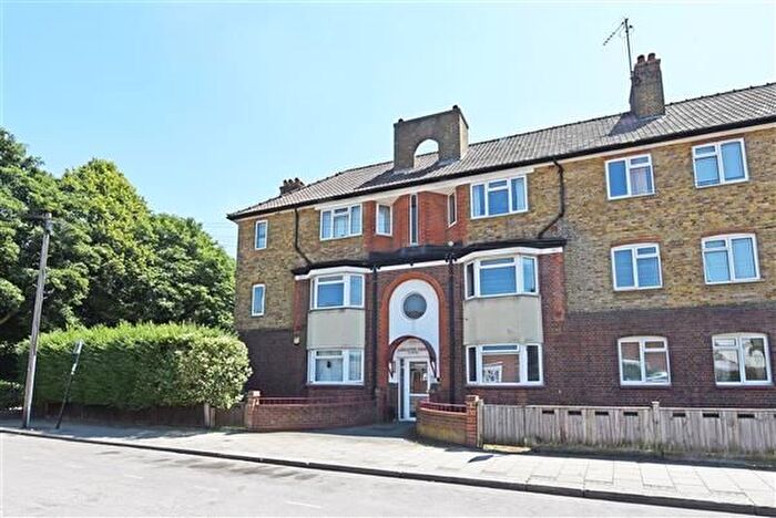 2 Bedroom Flat To Rent In Lancaster House, London, SW18