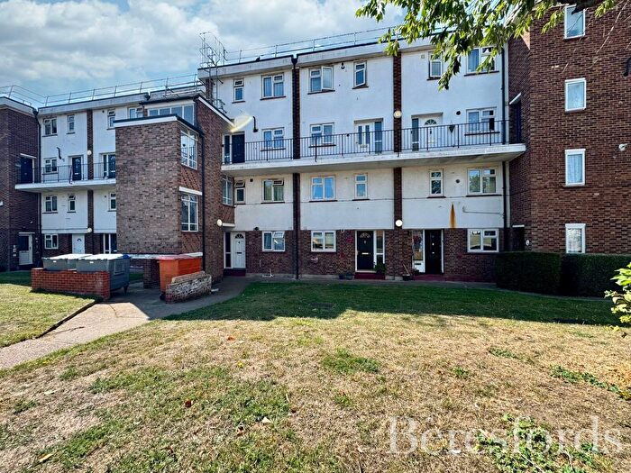 2 Bedroom Maisonette For Sale In Victor Approach, Hornchurch, RM12