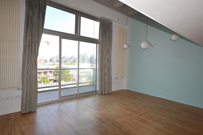 2 Bedroom Flat To Rent In The Piper Building, Peterborough Road, Fulham, London, SW6
