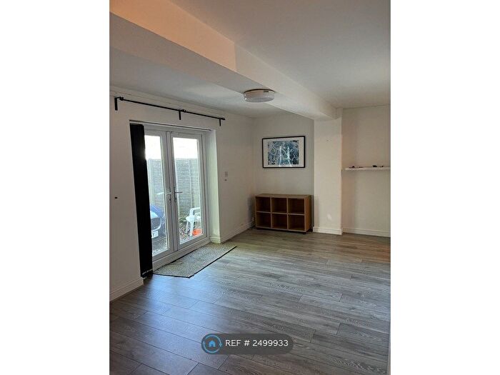 2 Bedroom Flat To Rent In Mortimer Common, Reading, RG7
