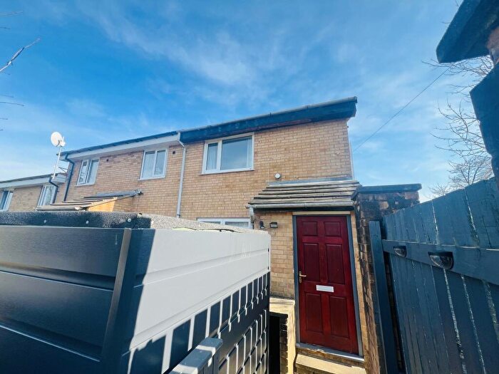 1 Bedroom Flat To Rent In Fairclough Grove, Halifax, HX3