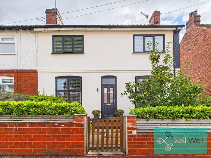 3 Bedroom Semi-Detached House For Sale In Chilham Road, Worsley, Manchester, M28