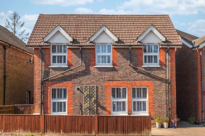 3 Bedroom Detached House For Sale In De La Warr Road, East Grinstead, RH19