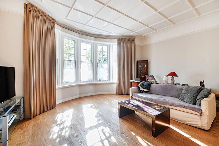 3 Bedroom Flat For Sale In Platts Lane, Hampstead, London, NW3