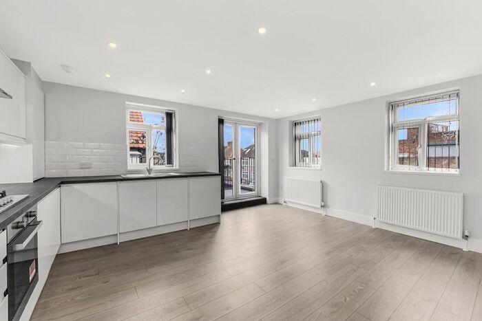 Studio To Rent In Bath Road, Hounslow, TW4