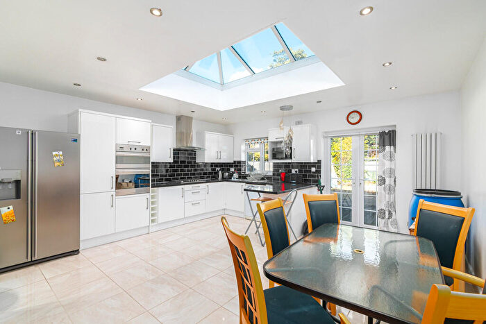 3 Bedroom Semi Detached House For Sale In Parsonage Lane, Enfield, EN2