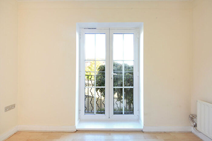 2 Bedroom Apartment To Rent In Seaton Square, London, NW7