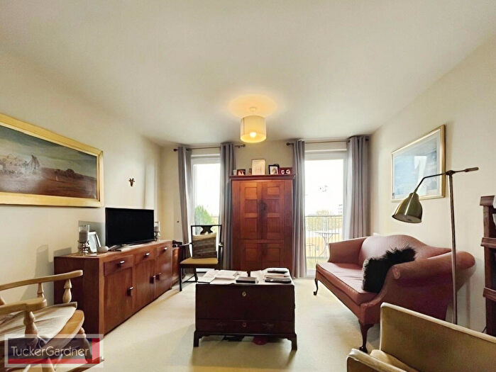 2 Bedroom Apartment To Rent In Warren Close Cambridge, CB2