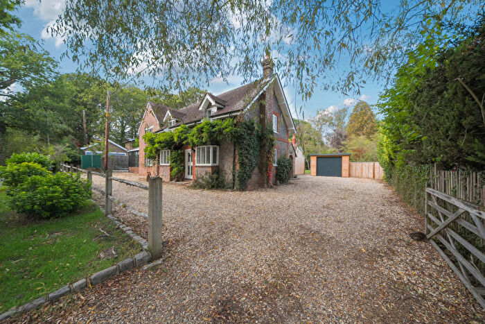 4 Bedroom Detached House For Sale In Hogwood Road, Ifold, RH14