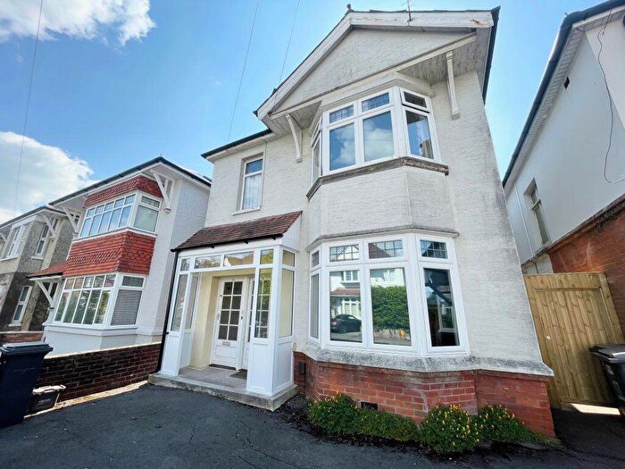 2 Bedroom Flat To Rent In Heathwood Road, Winton-, P07