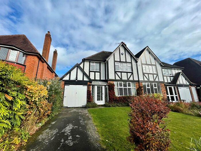 3 Bedroom Semi-Detached House To Rent In St. Helens Road, Solihull, West Midlands, B91