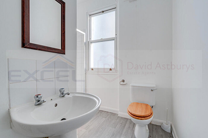 2 Bedroom Apartment To Rent In Salusbury Road, Queens Park, London, NW6