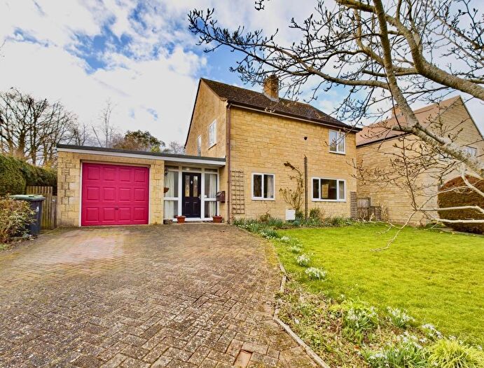 4 Bedroom Detached House For Sale In Courtlands Road, Shipton-under-Wychwood, OX7