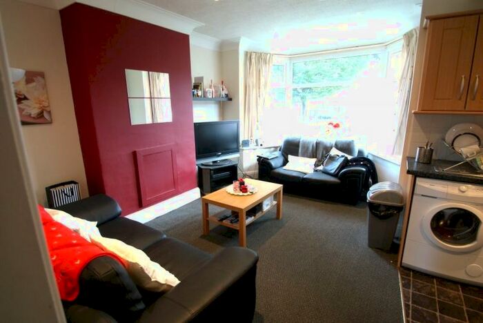 4 Bedroom Semi-Detached House To Rent In Becketts Park Crescent, Headingley, Leeds, LS6