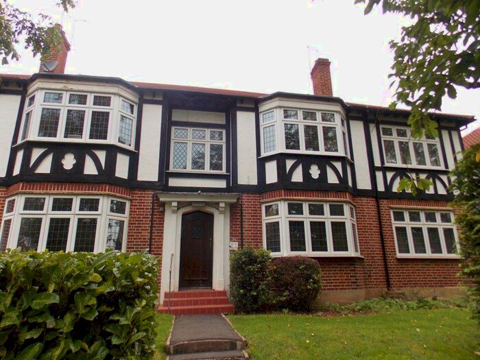 Flat To Rent In Loughton, IG10