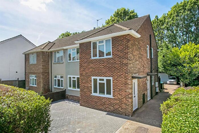 2 Bedroom Maisonette For Sale In Spencer Road, Caterham, CR3
