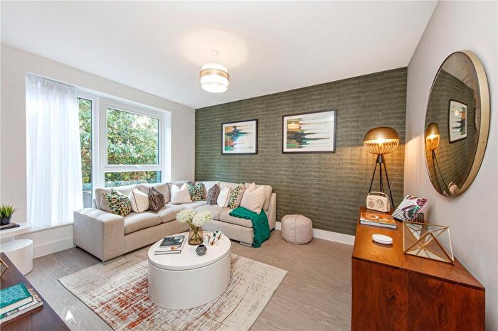 3 Bedroom Terraced House For Sale In Ballast Road, Erith, DA8