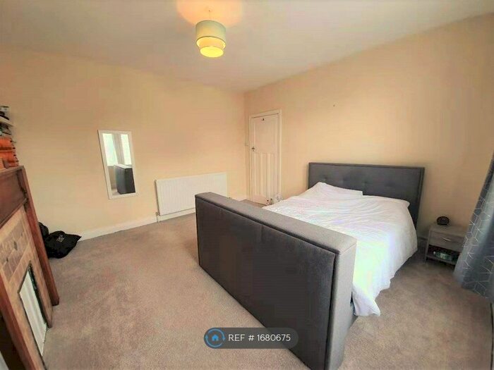 2 Bedroom Flat To Rent In Moore Street, Gateshead, NE8