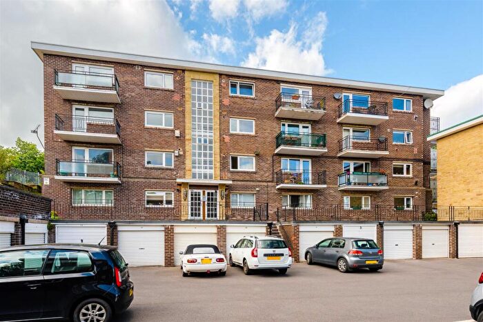 2 Bedroom Apartment To Rent In Fulwood Park Mansions, Chesterwood Drive, Broomhill, S10