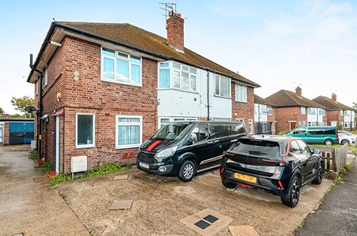 2 Bedroom Flat For Sale In The Vale, Feltham, TW14