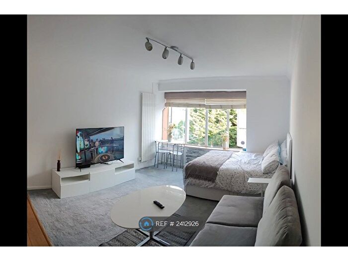 Studio To Rent In The Newlands, Thames Ditton, KT7