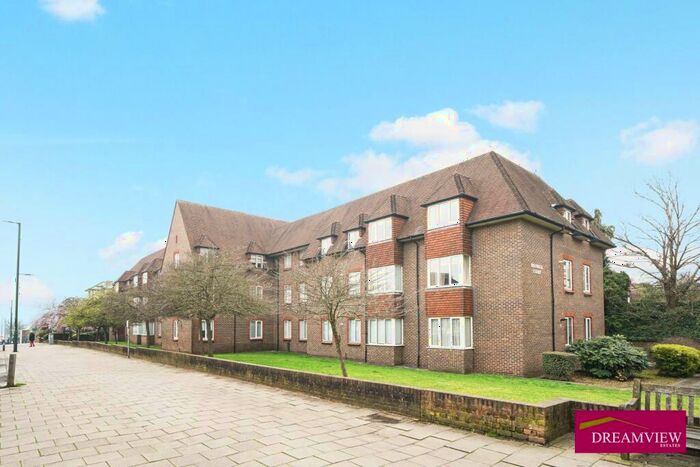 2 Bedroom Apartment For Sale In Birnbeck Court Finchley Road, London, NW11