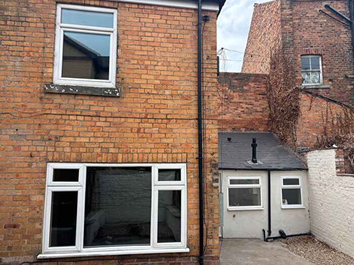 2 Bedroom Flat To Rent In Grosvenor Crescent, Scarborough, YO11