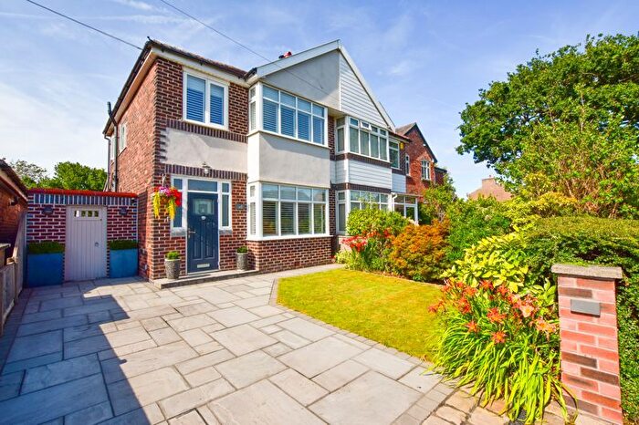 3 Bedroom Semi-Detached House For Sale In Weaste Lane, Thelwall, WA4