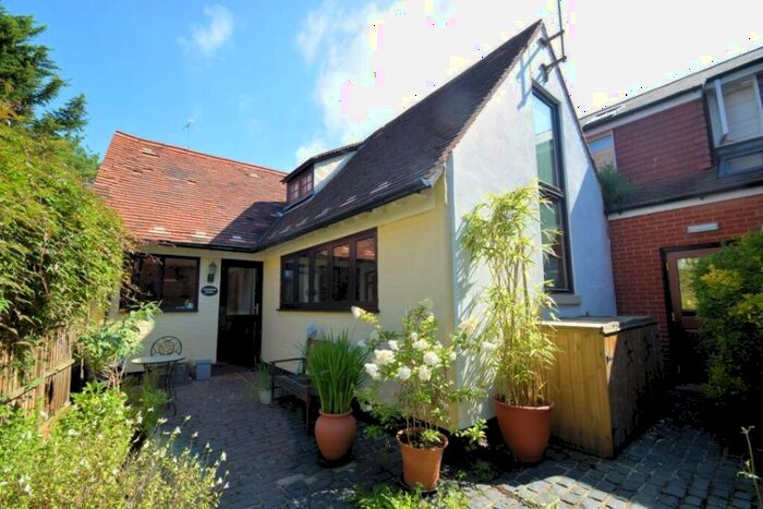 1 Bedroom Detached House To Rent In High Street, Goring, Reading, Berkshire, RG8