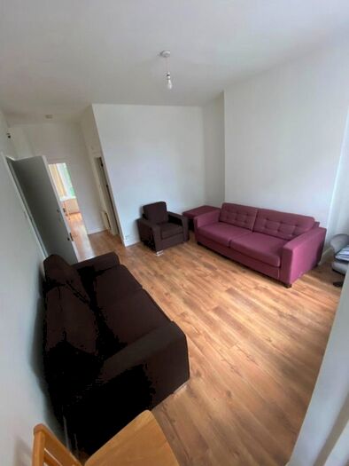 2 Bedroom Property To Rent In Kenninghall Road, London, E5